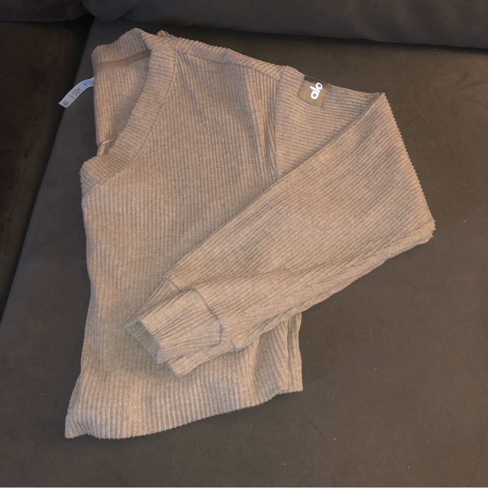 ALO Yoga Tan Crop Top - Picture 2 of 8